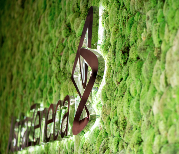欧洲杯微信买球阿斯利康商标生活墙设计像一个森林